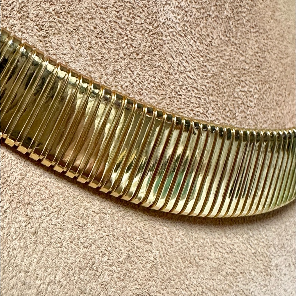 Gold tone flex collar necklace - Picture 5 of 6
